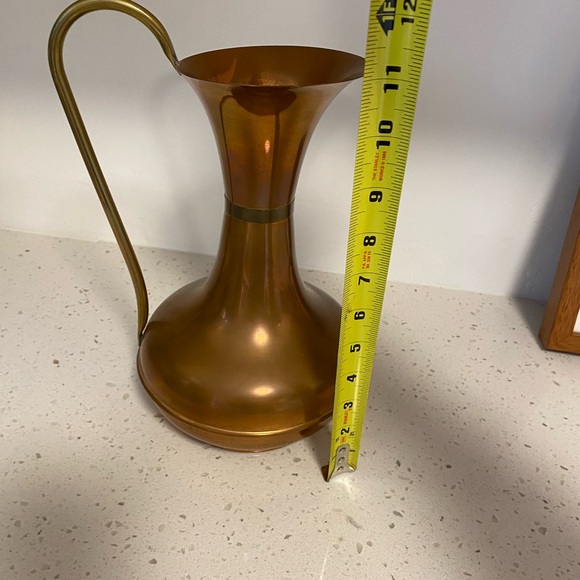 VintageCopper Pitcher. Use for beverages or as a vase. Beautiful retro vibes. - Picture 2 of 2